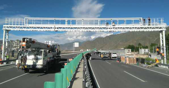 交（jiāo）通一體框架式信號燈杆件