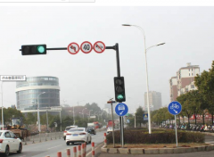 路口的交通信號燈裝（zhuāng）多少數量才合理?